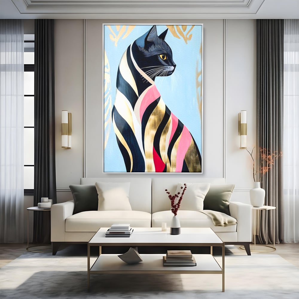 Tablou canvas cu tablou canvas cu pisica neagra stilizata, in rama de aluminiu argintiu, pe perete intr-un living